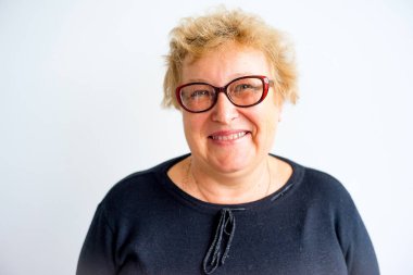 Kadın gösteren duygular