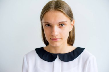 Kız gösteren duygular