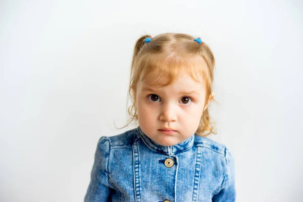 Chica mostrando emociones — Foto de Stock