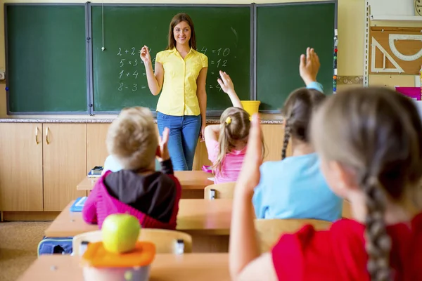 Enfants en classe — Photo