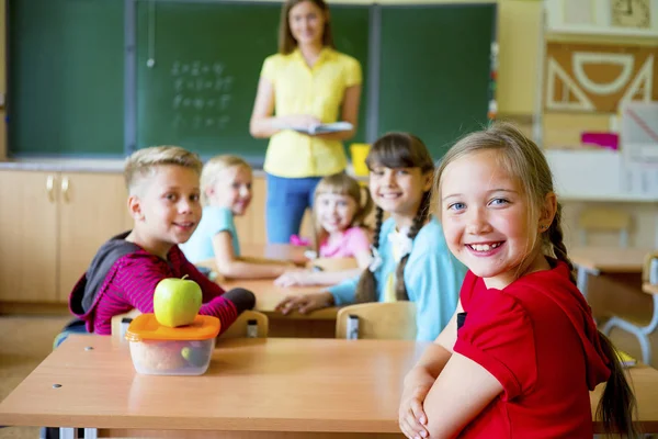 Enfants en classe — Photo