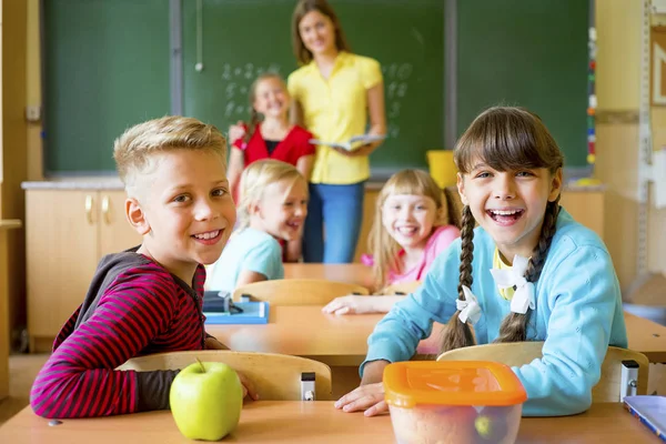 Kids in classroom — Stock Photo, Image
