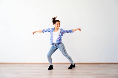 dans eden kız portresi