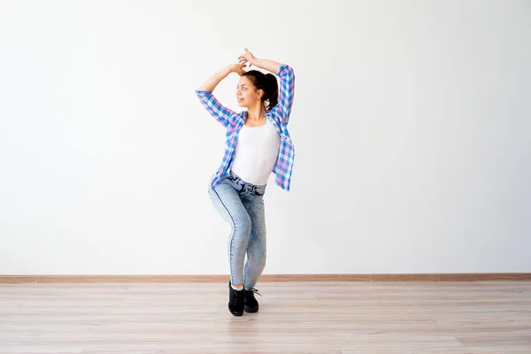 Retrato de uma menina dançante — Fotografia de Stock