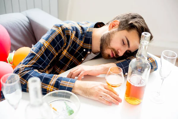 Alkol bağımlısı adam