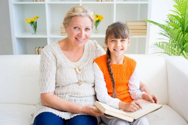 Büyükanne ve torunu