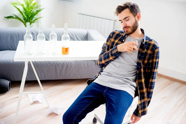 Alkol bağımlısı adam