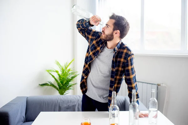 Alkol bağımlısı adam