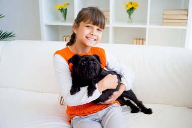 Torunu ile bir köpek