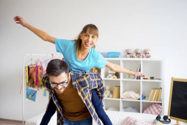 Baba ve genç bir kızı