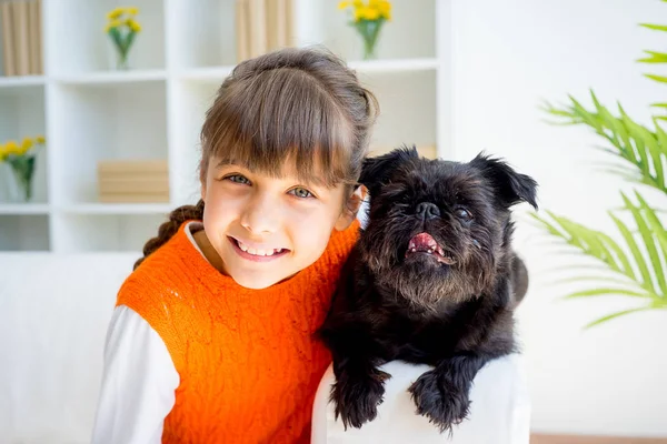 Torunu ile bir köpek