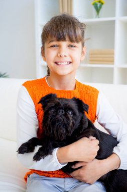 Torunu ile bir köpek