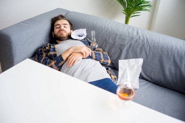 Alkol bağımlısı adam