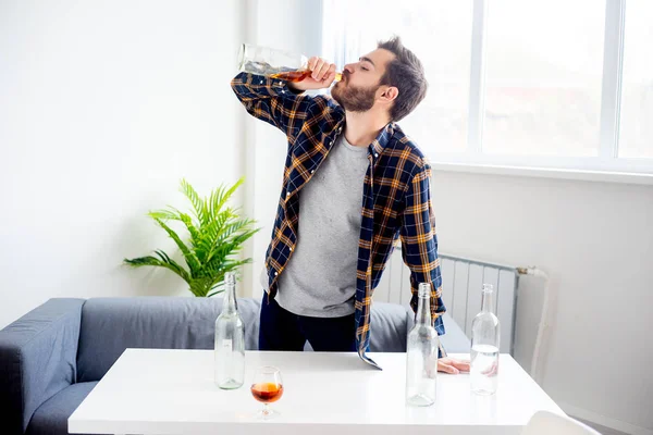 Alkol bağımlısı adam