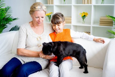 Büyükanne ve torunu