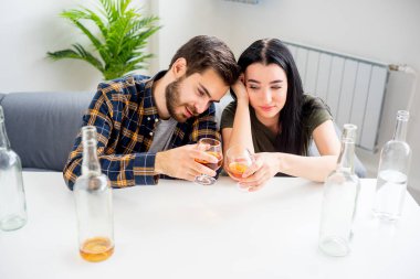 Çift birlikte içme