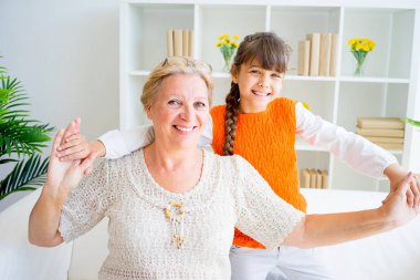 Büyükanne ve torunu