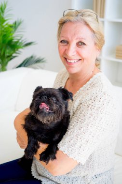 Büyükanne ile bir köpek