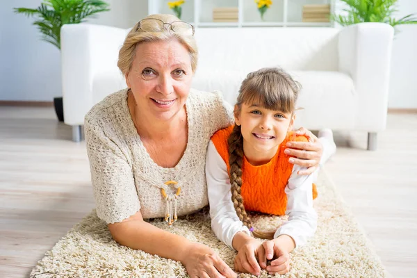 Büyükanne ve torunu