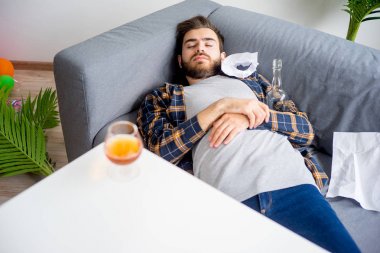 Alkol bağımlısı adam