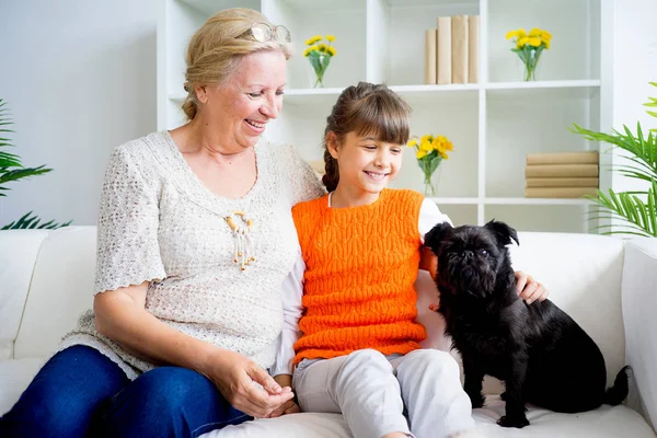 Großmutter und Enkelin — Stockfoto