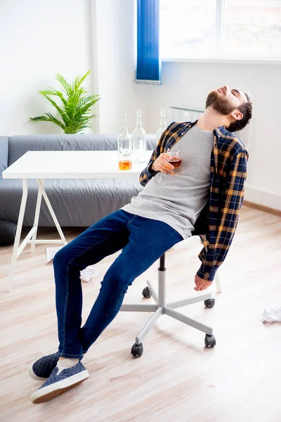 Alkol bağımlısı adam