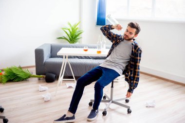 Alkol bağımlısı adam