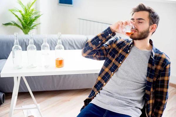 Alkol bağımlısı adam