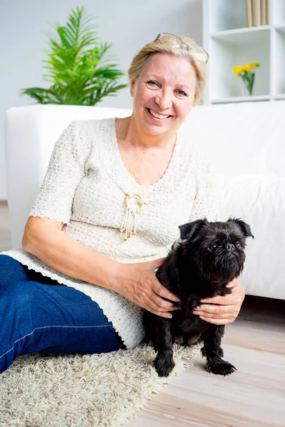 Büyükanne ile bir köpek