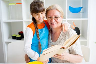 Büyükanne ve torunu