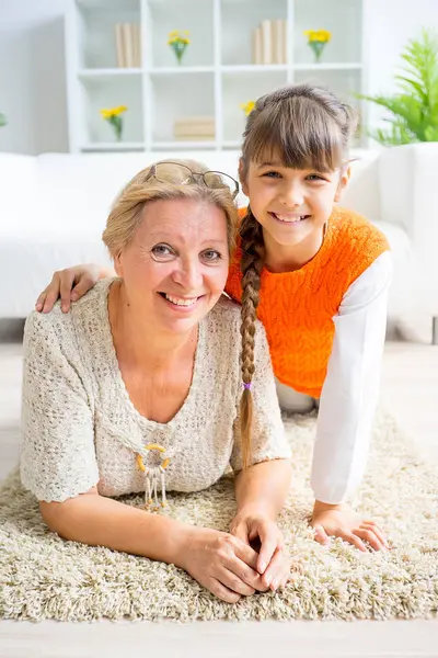 Büyükanne ve torunu