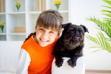 Torunu ile bir köpek