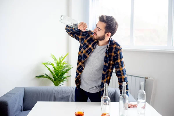 Alkol bağımlısı adam