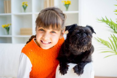 Torunu ile bir köpek