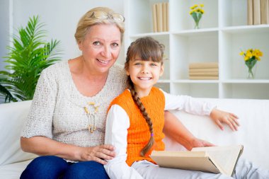 Büyükanne ve torunu