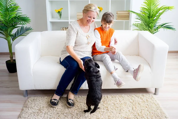 Büyükanne ve torunu