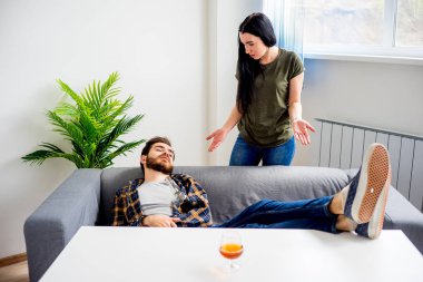 Alkol bağımlısı kocası