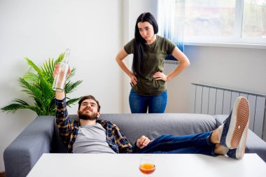 Alkol bağımlısı kocası