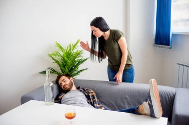 Alkol bağımlısı kocası