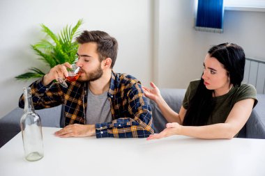 Alkol bağımlısı kocası