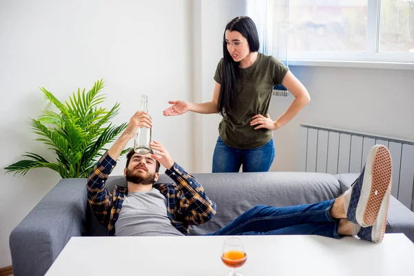 Alkol bağımlısı kocası