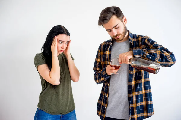 Alcohol marido adicto — Foto de Stock