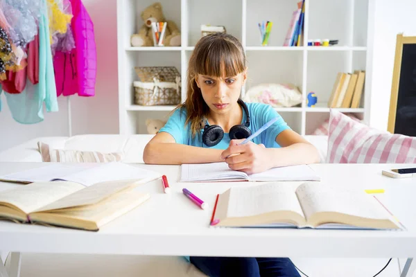 Teen girl and homework — Stock Photo, Image