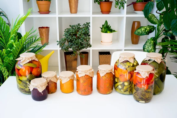 kavanoz turşu sebze ile