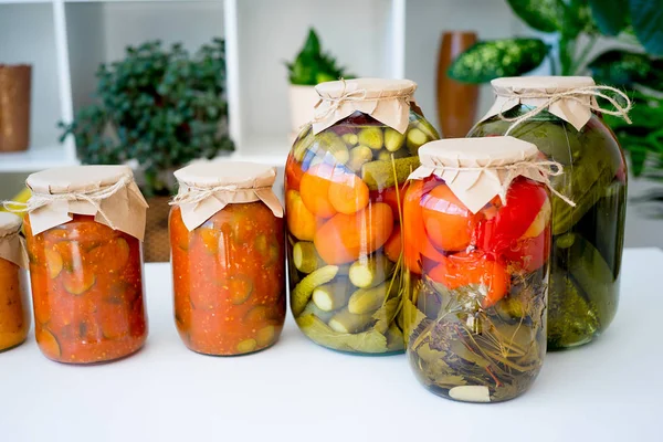 kavanoz turşu sebze ile