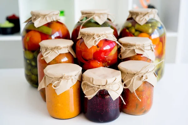 kavanoz turşu sebze ile