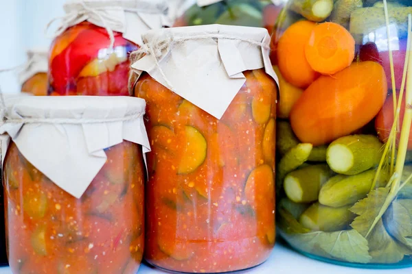 kavanoz turşu sebze ile