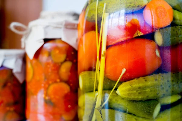 Frascos con verduras en vinagre —  Fotos de Stock