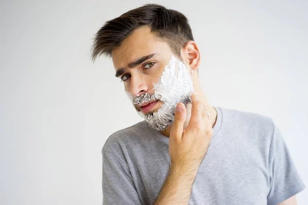 Guy ochtend hygiëne — Stockfoto