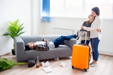 Leaing alkollü koca karısıdır